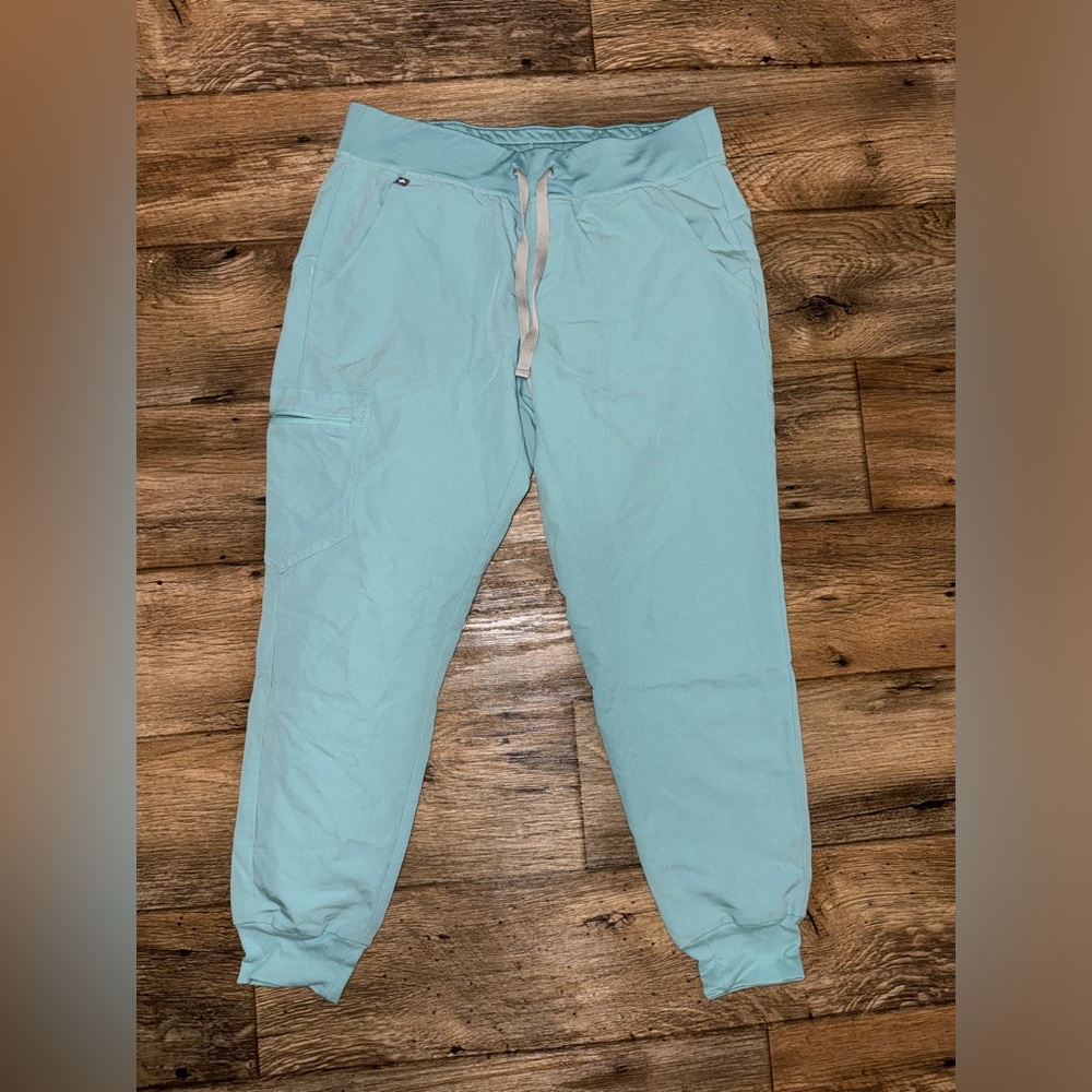 Figs Women’s Seaglass Zamora - Jogger Scrub Pants, Medium Petite